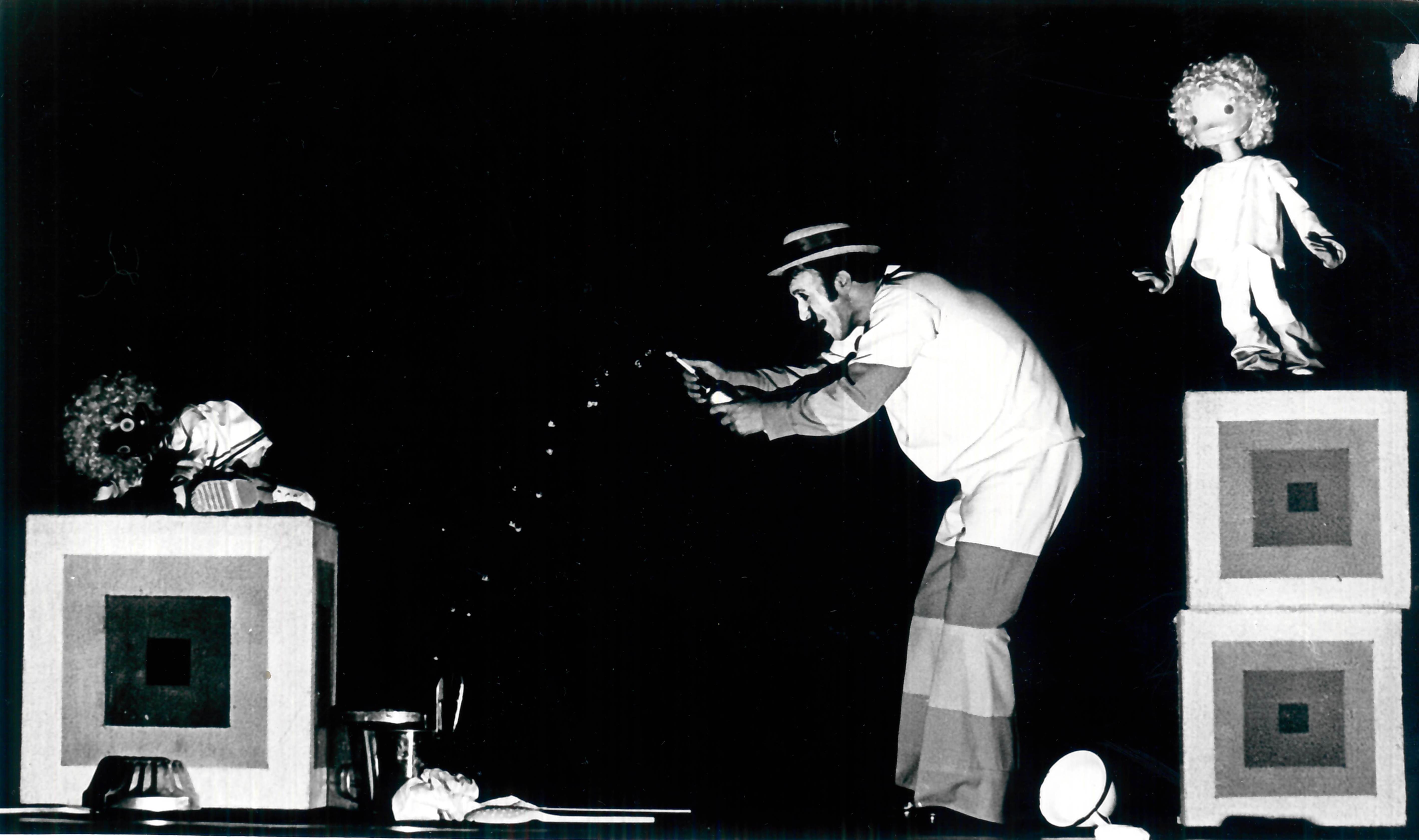 Ľ. Feldek: Botafogo (Krajské bábkové divadlo v Banskej Bystrici, 1973), A. Vaculík ako Botafogo, réžia Pavol Uher, foto K. Hejcman, zdroj foto Zbierka inscenácií DÚ